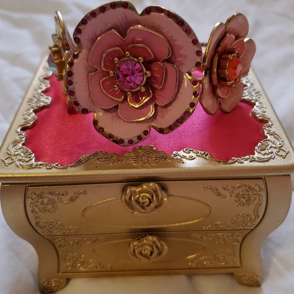 Nwt Betsey Johnson Floral Statement Bangle Bracelet rare! - Picture 8 of 9